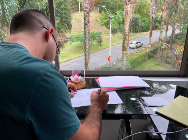 Felipe Obando, learning on his own about biochemistry and completing some assignments that his UPB Medicine teachers provided him during the lockdown, March 12, 2020.