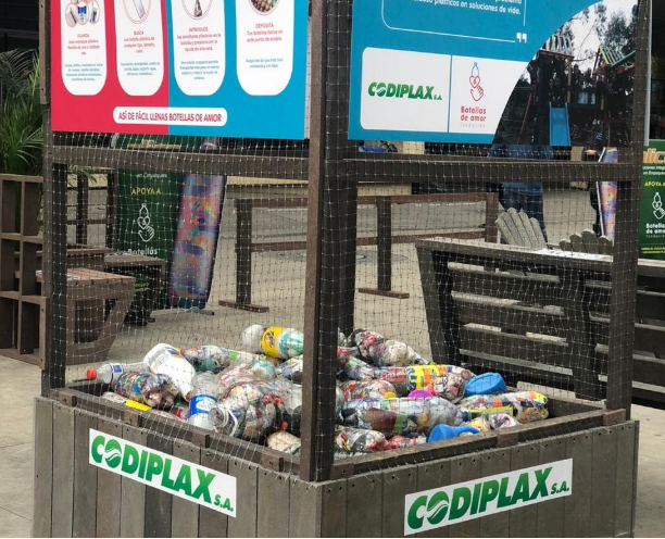 One of the plastic bottles gathering that will be brought to school this week that is in
this moment in La Uva park In Poblado.
