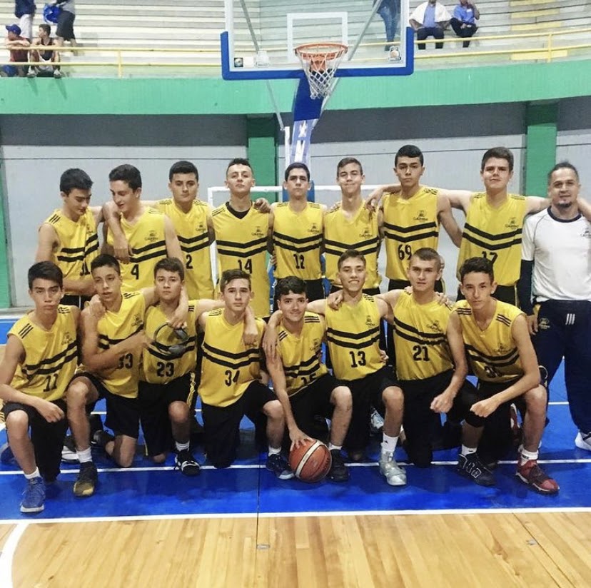 High School basketball team at the Armenia Binationals in 2019, where they lost the finals against Colegio Nueva Granada by 1 point.
