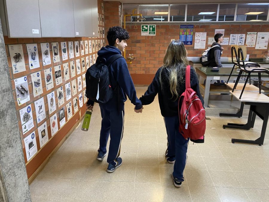 HS students V. Pertuz and S. Zuluaga leave science class holding hands. 